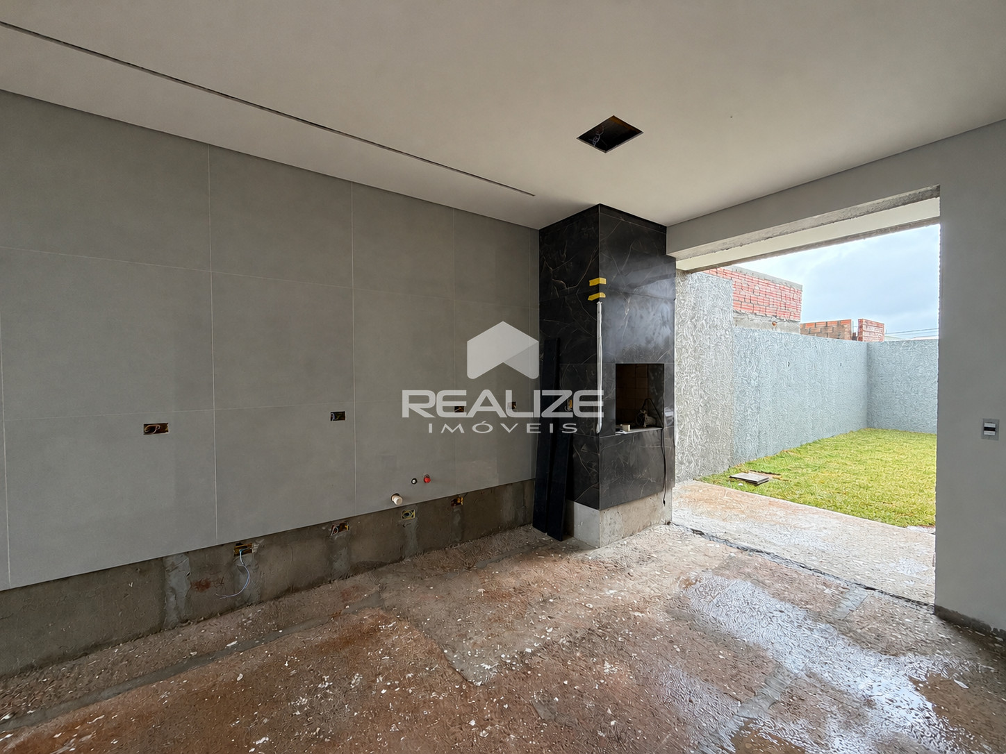 Casa à venda no Jardim Ipê IV com 2 quartos (1 Suíte).