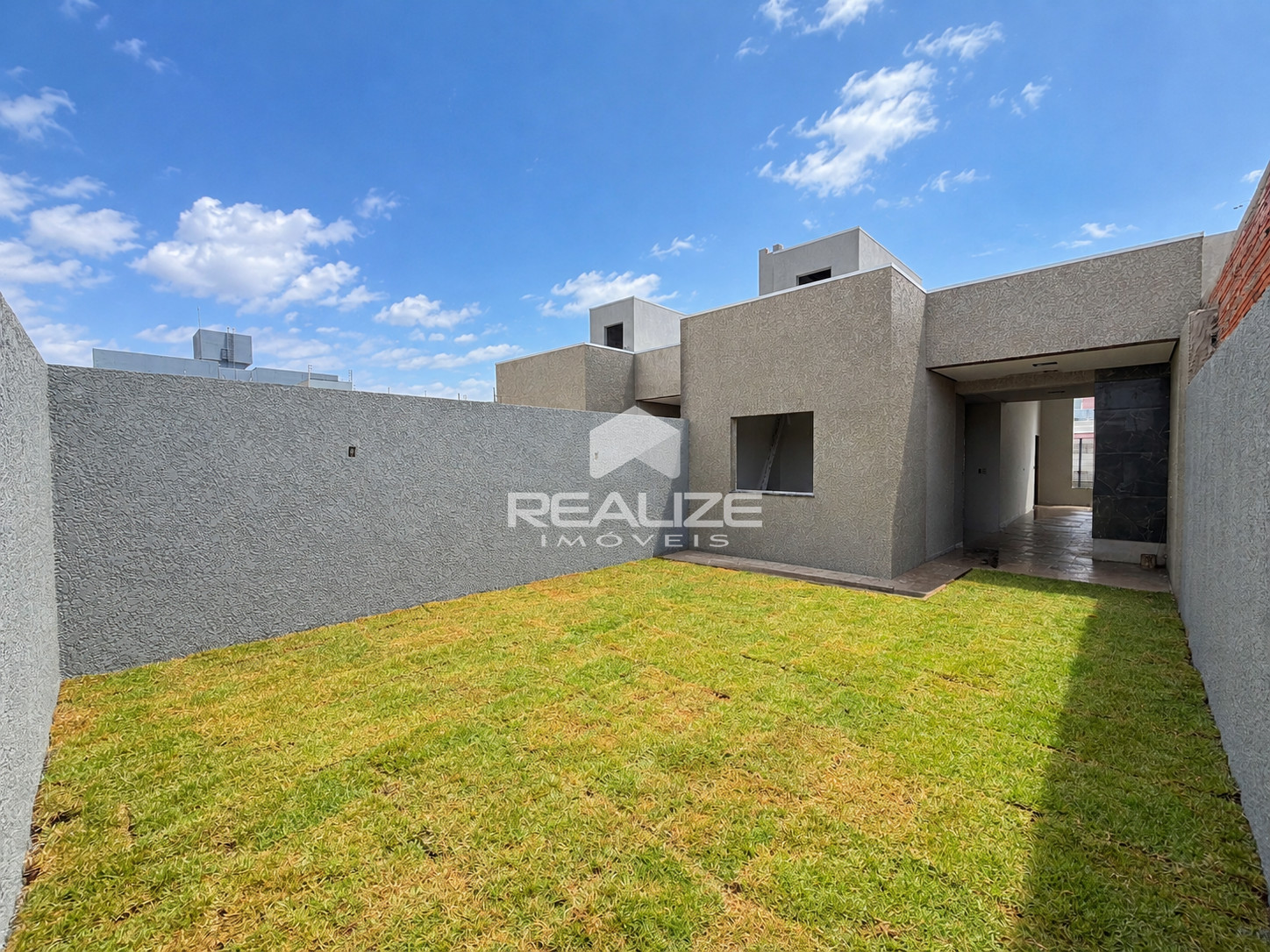 Casa à venda no Jardim Ipê IV com 2 quartos (1 Suíte).