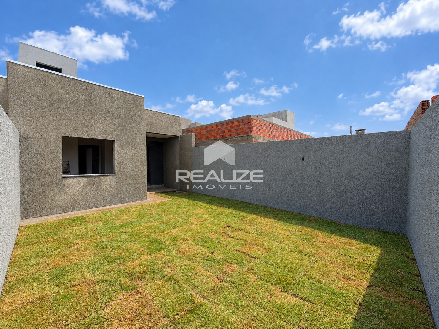 Casa à venda no Jardim Ipê IV com 2 quartos (1 Suíte).