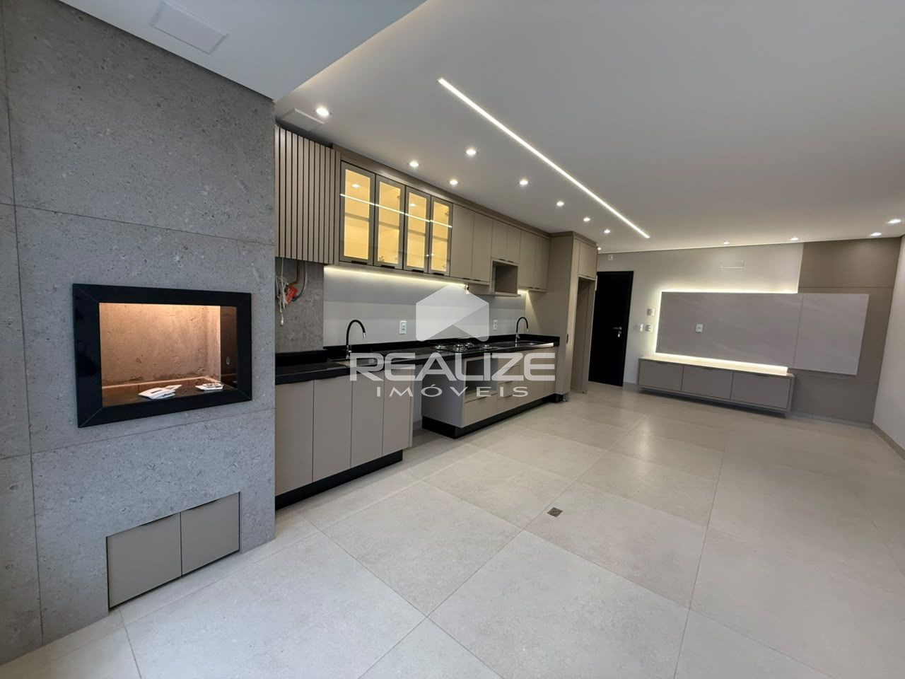 Apartamento Mobiliado à Venda no Edifício Araucária com 2 Quartos
