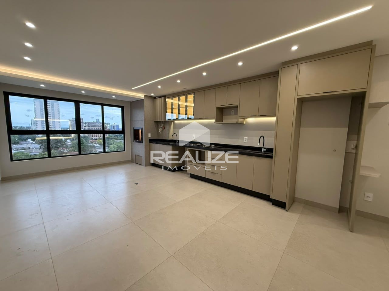 Apartamento Mobiliado à Venda no Edifício Araucária com 2 Quartos