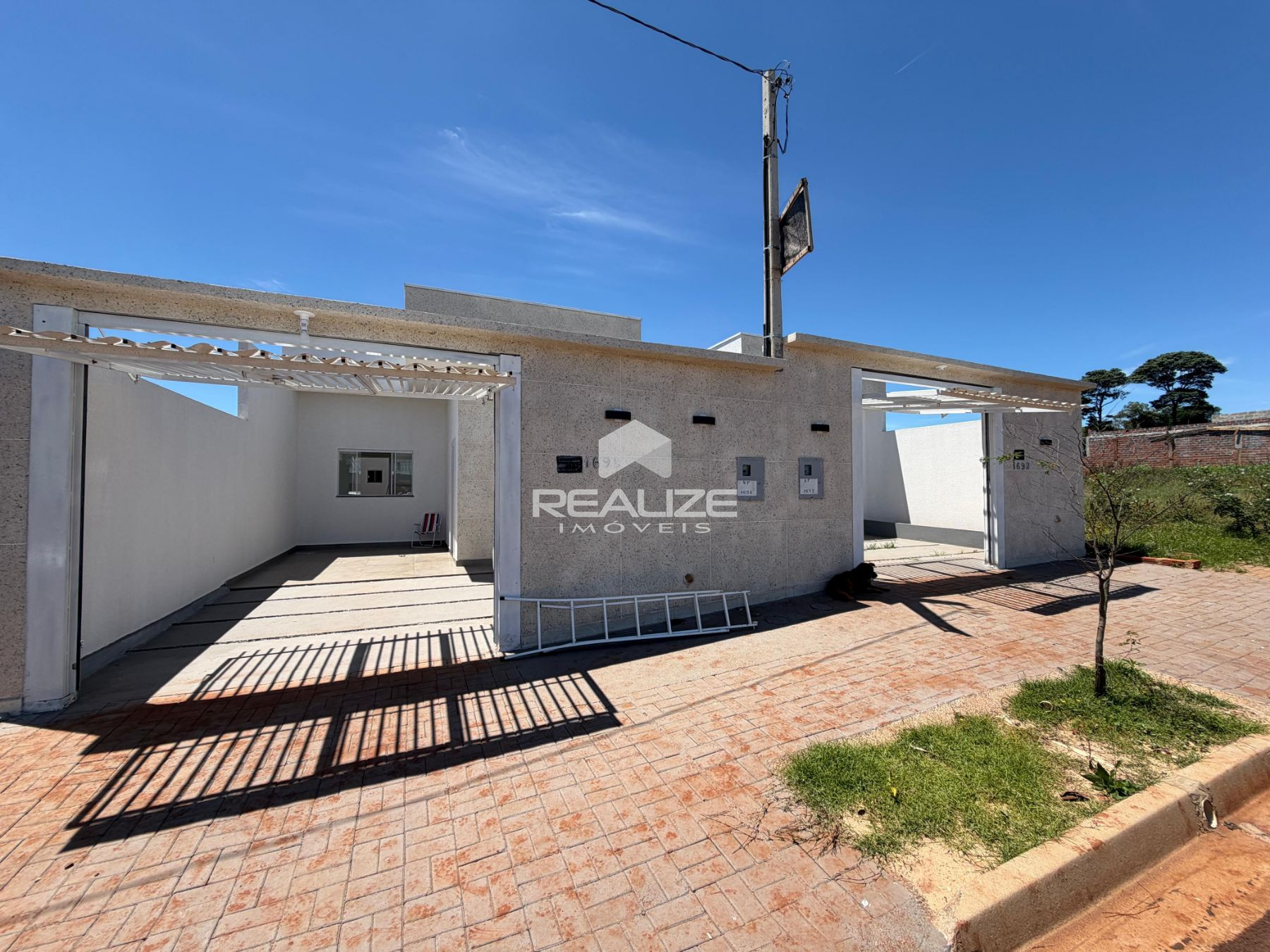 Casa à venda no Jardim Dona Brida com 2 quartos.
