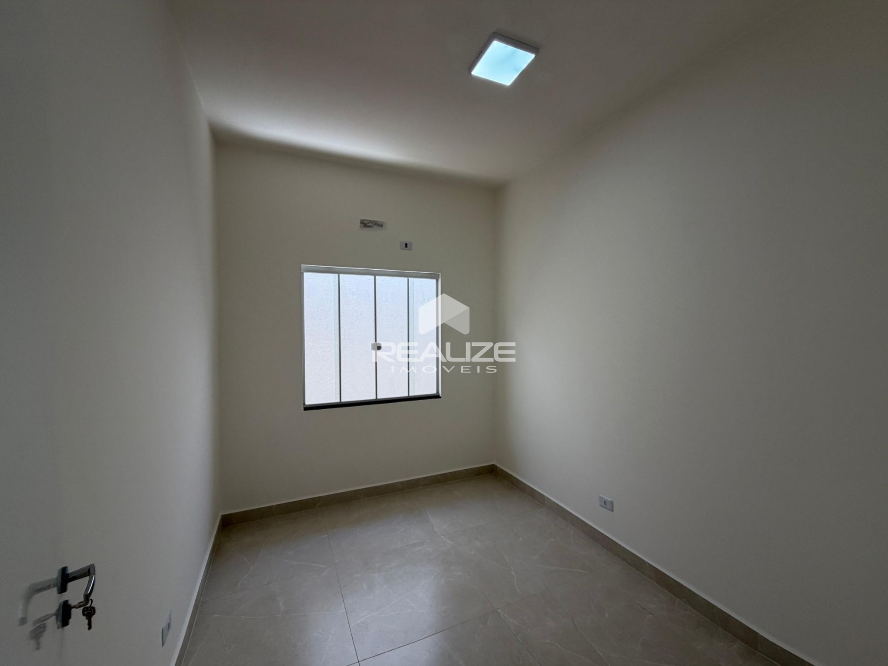 Casa à venda no Jardim Dona Brida com 2 quartos.