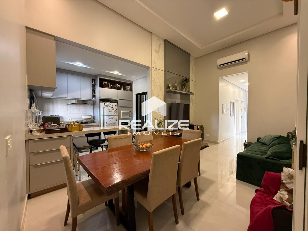 Casa à venda no Jardim Santa Rosa com 3 quartos ( Sendo 1 Suíte).