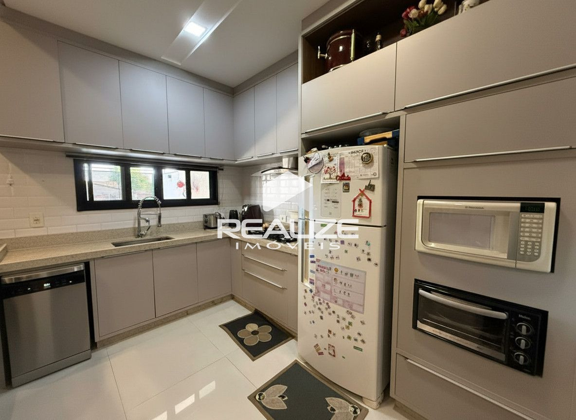 Casa à venda no Jardim Santa Rosa com 3 quartos ( Sendo 1 Suíte).
