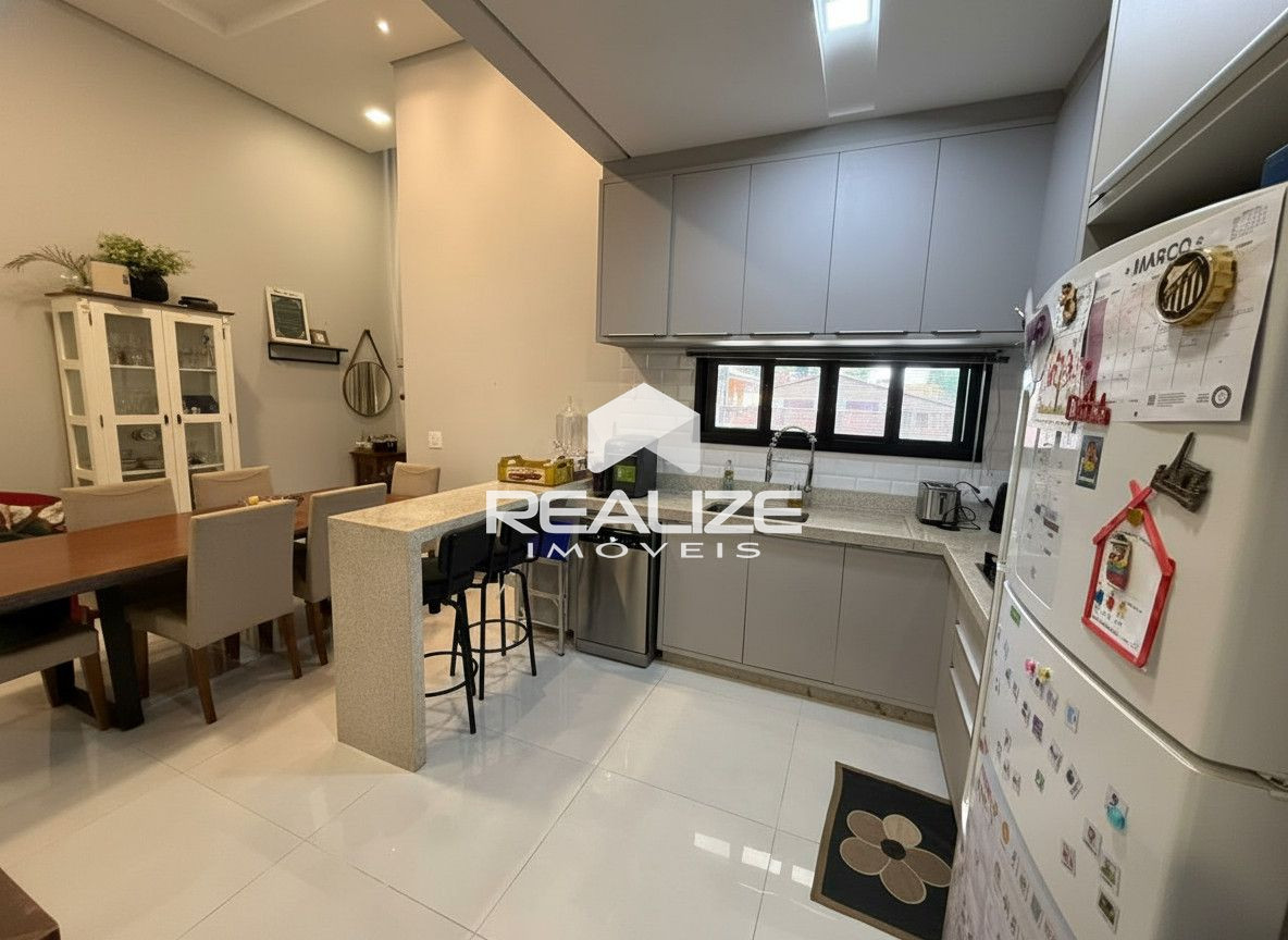 Casa à venda no Jardim Santa Rosa com 3 quartos ( Sendo 1 Suíte).
