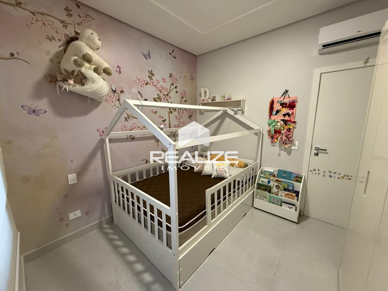 Casa à venda no Jardim Santa Rosa com 3 quartos ( Sendo 1 Suíte).
