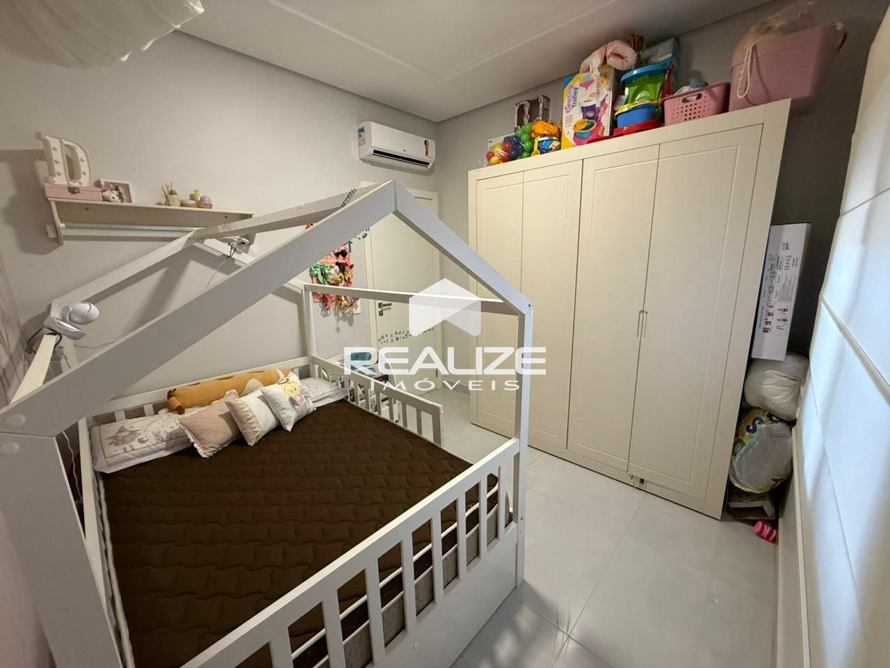 Casa à venda no Jardim Santa Rosa com 3 quartos ( Sendo 1 Suíte).
