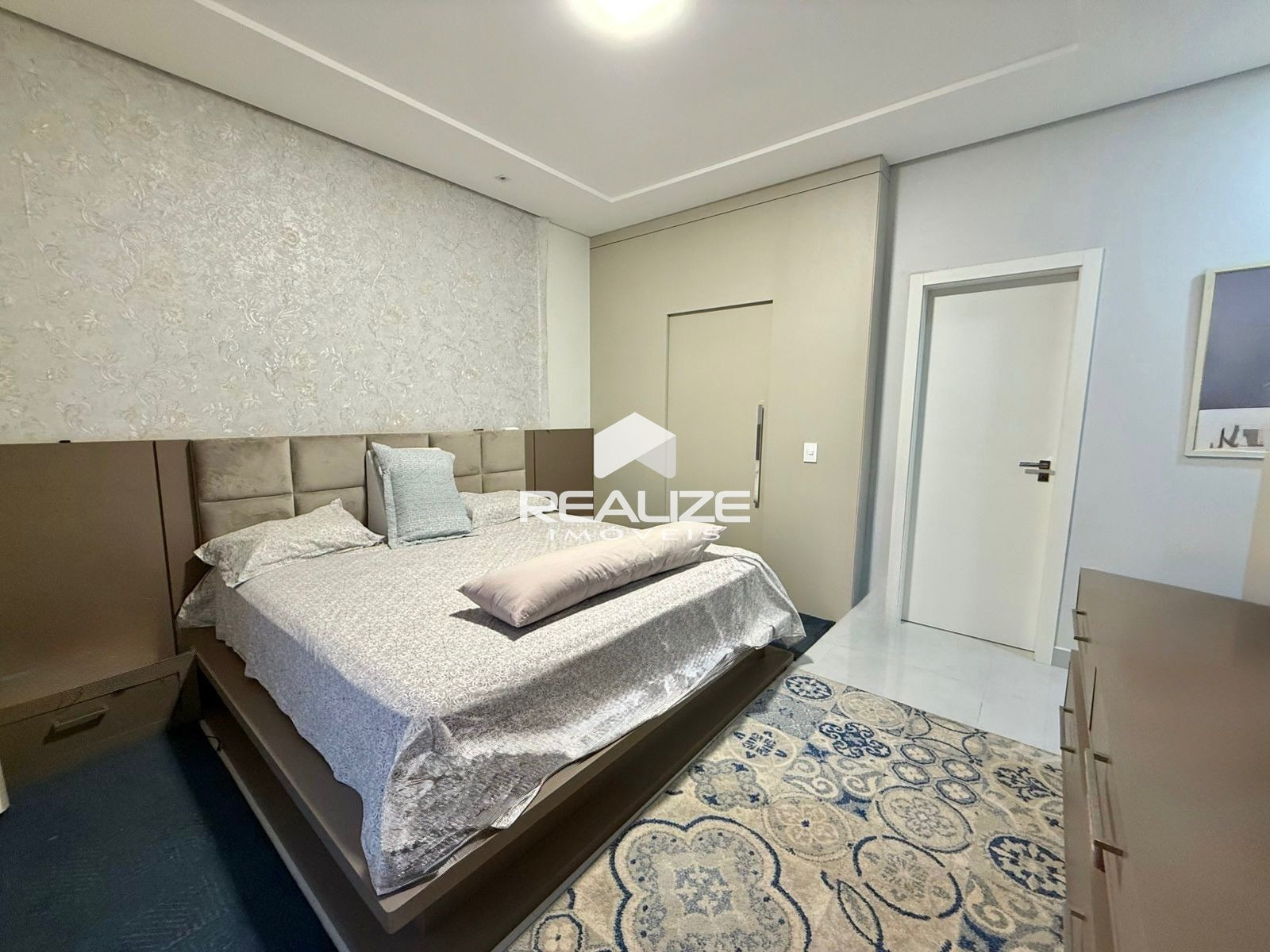 Casa à venda no Jardim Santa Rosa com 3 quartos ( Sendo 1 Suíte).