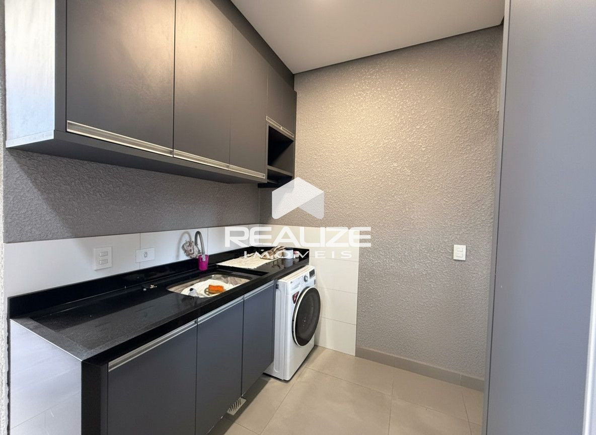 Casa à venda no Jardim Santa Rosa com 3 quartos ( Sendo 1 Suíte).