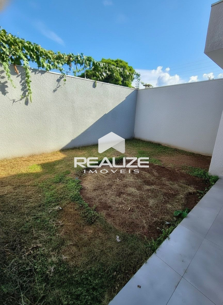 Casa à venda no Jardim Santa Rosa com 3 quartos ( Sendo 1 Suíte).