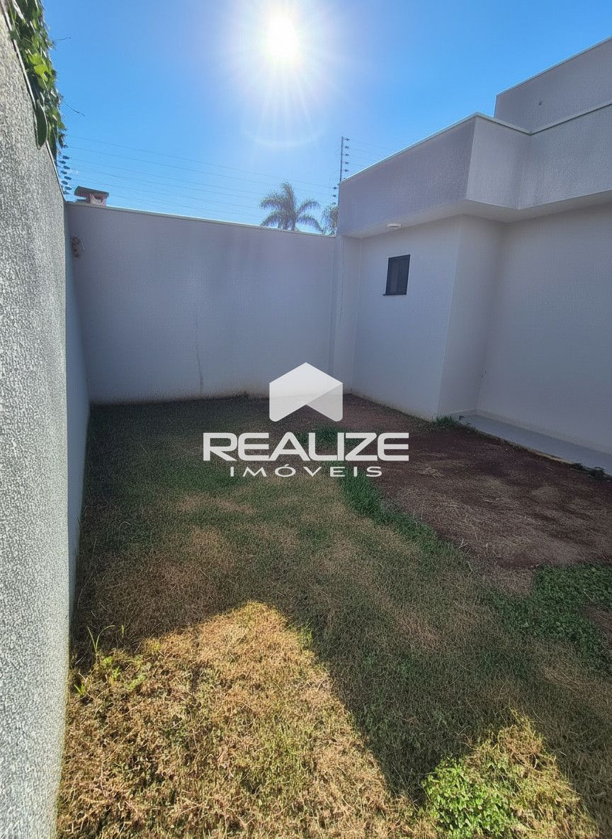 Casa à venda no Jardim Santa Rosa com 3 quartos ( Sendo 1 Suíte).