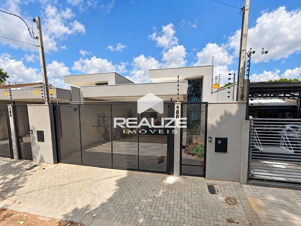 Casa à venda no Jardim Santa Rosa com 3 quartos ( Sendo 1 Suíte).