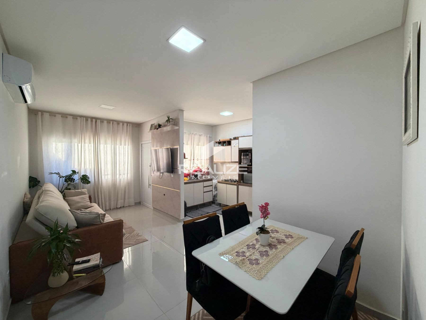 Casa à venda no Jardim das Oliveiras com 2 quartos