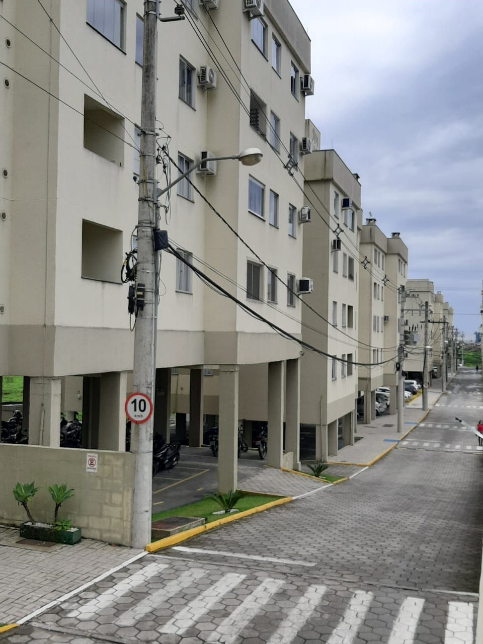 APARTAMENTO NO ESPINHEIROS 