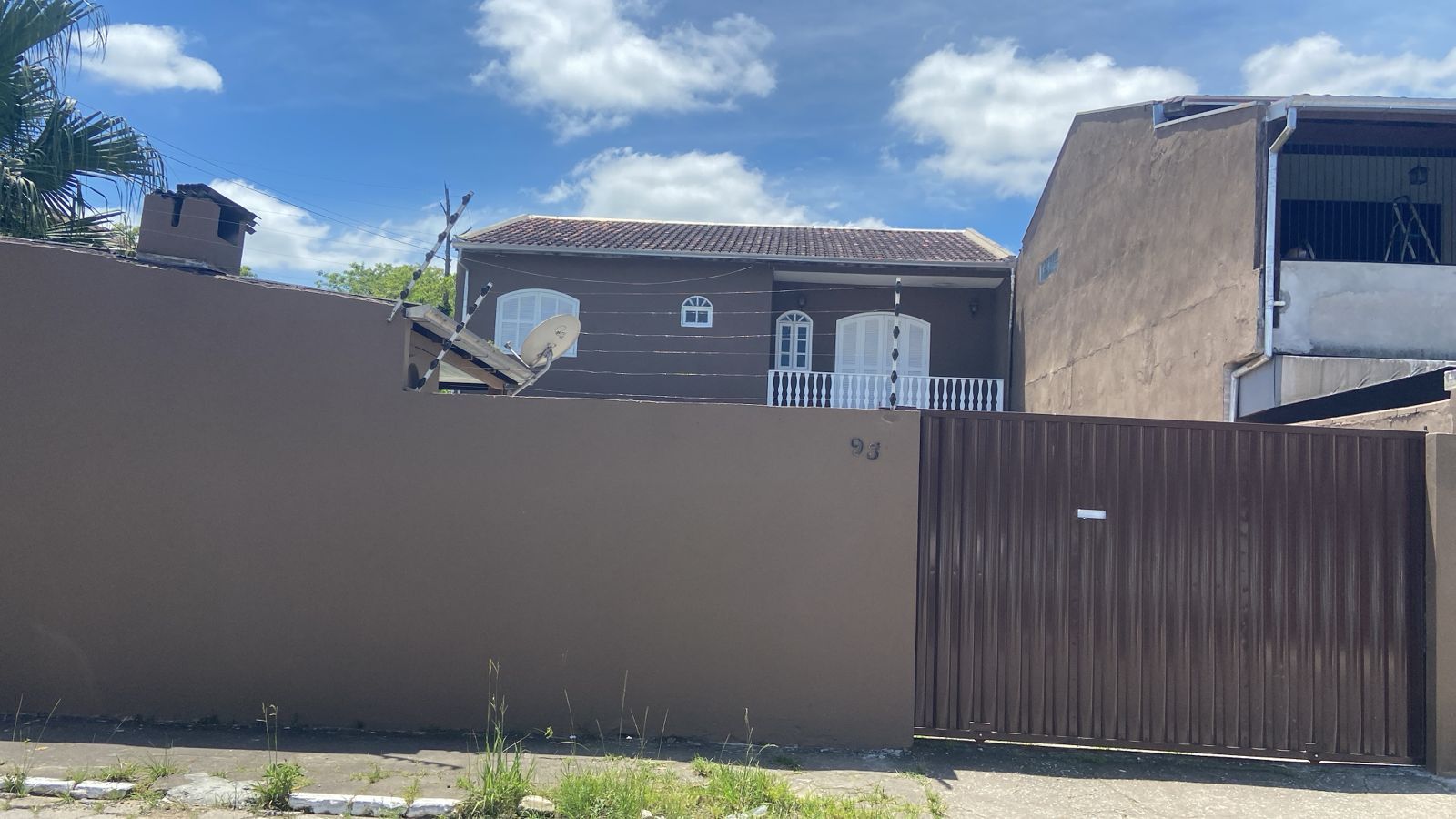 CASA COM PISCINA NA MURTA