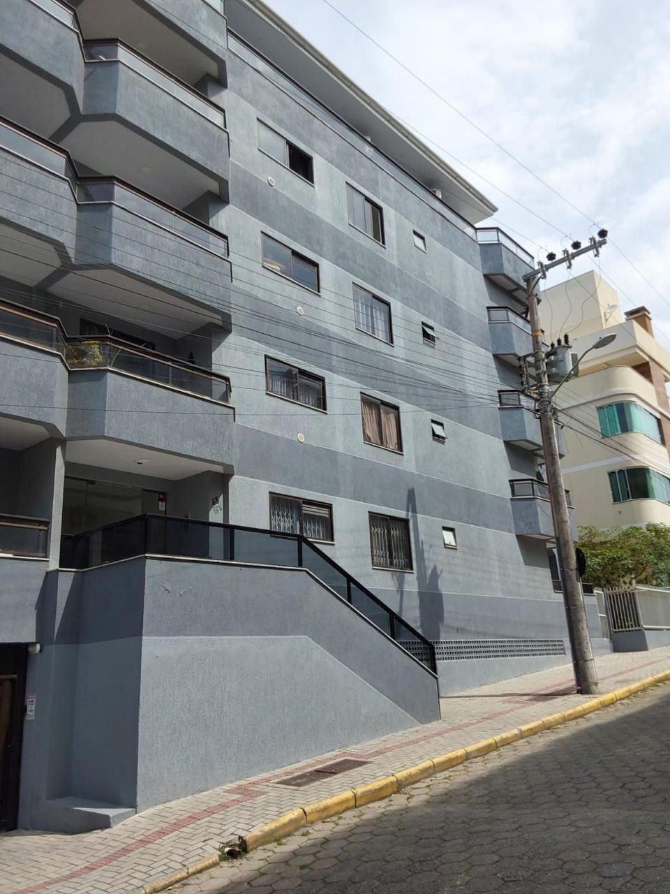 APARTAMENTO EM BOMBAS