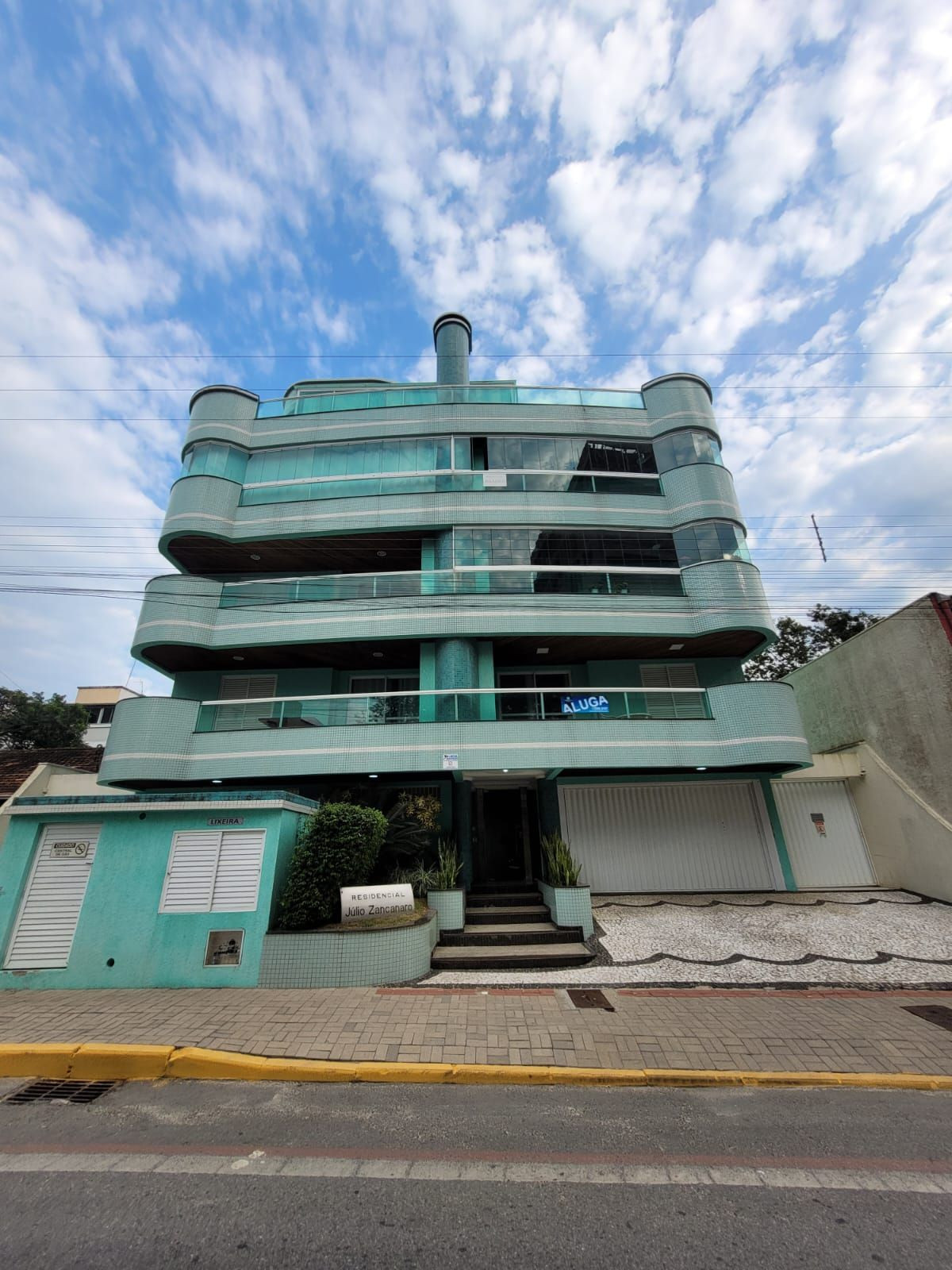 APARTAMENTO EM BOMBAS