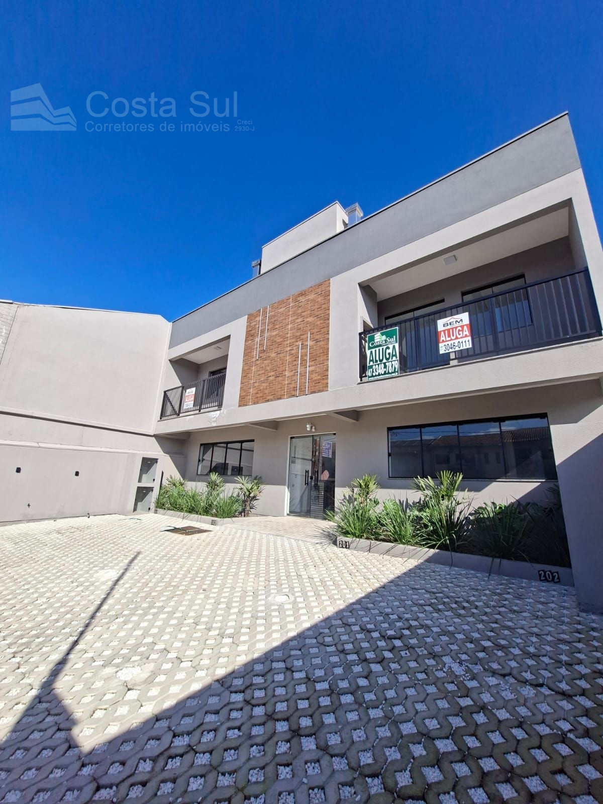 APARTAMENTO COM CHURRASQUEIRA BAIRRO ESPINHEIROS
