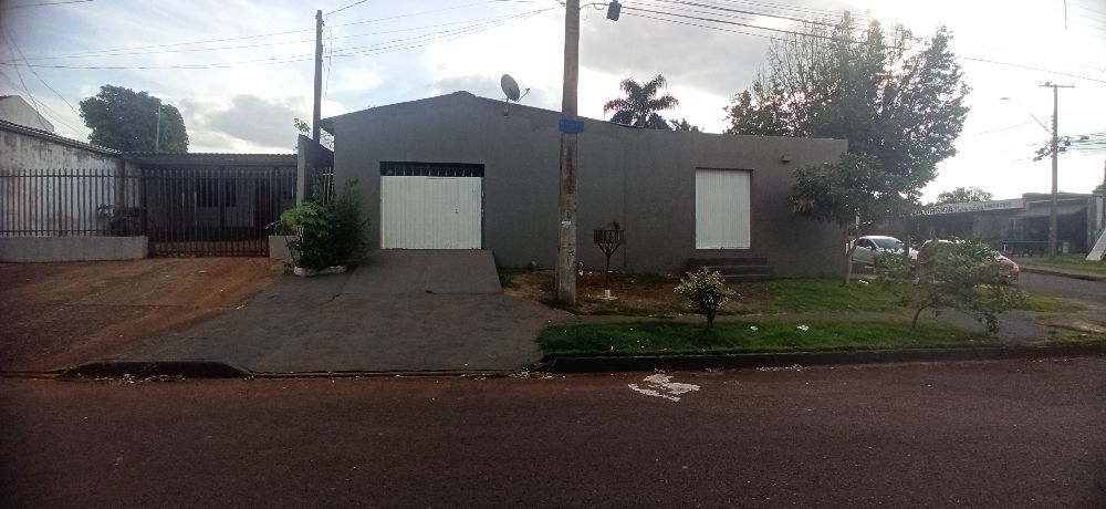 Casa com 3 dormitorios e sala comercial de 60m2 -  Bairro Periollo