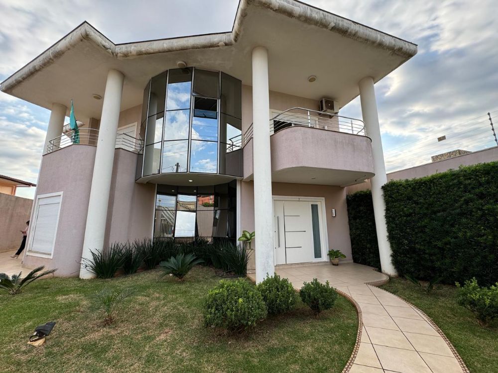 Sobrado de alto padrao a venda com 5 dormitorios no Bairro Sao Cristovao 