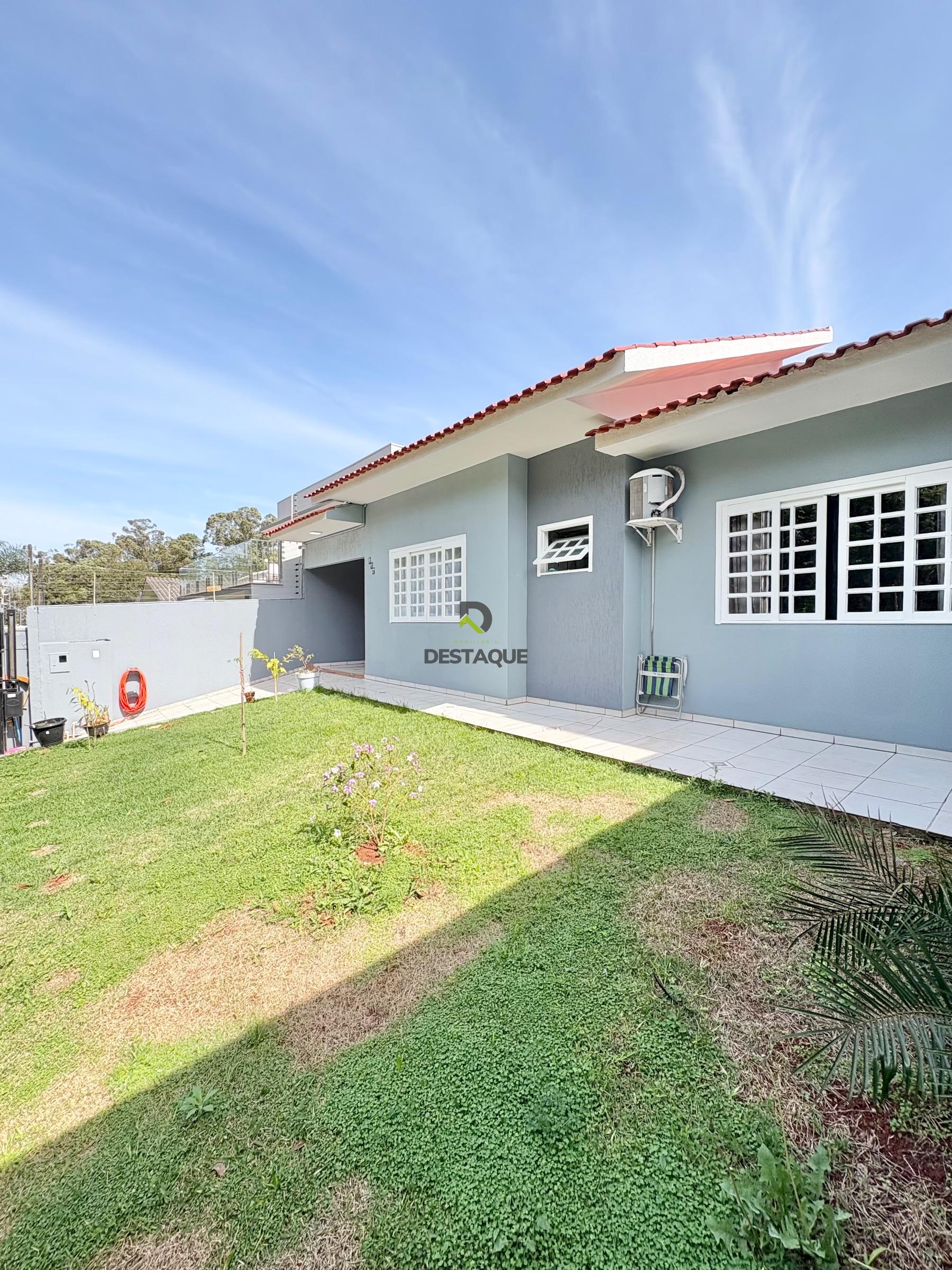 Casa com 01 Sute + 02 Quartos na Regio do Lago