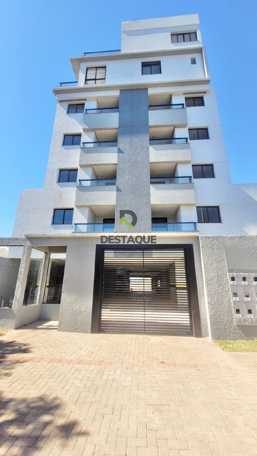 APARTAMENTO COM ELEVADOR NO PIONEIROS CATARINENCE E COM SACADA COM CHURRASQUEIRA