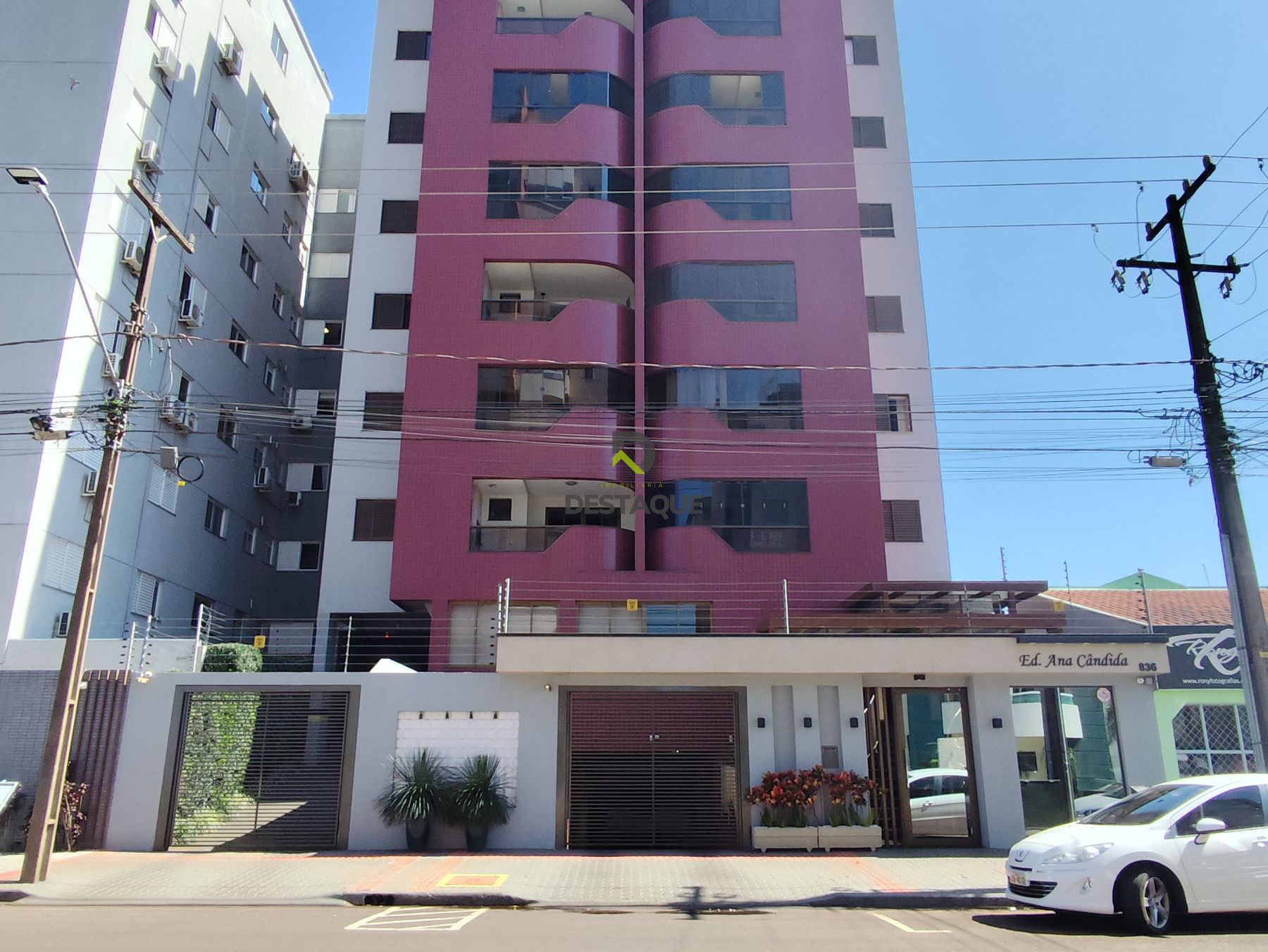 Apartamento com 1 suite e 2 quartos-  Proximo Shoping Catuai- B Centro