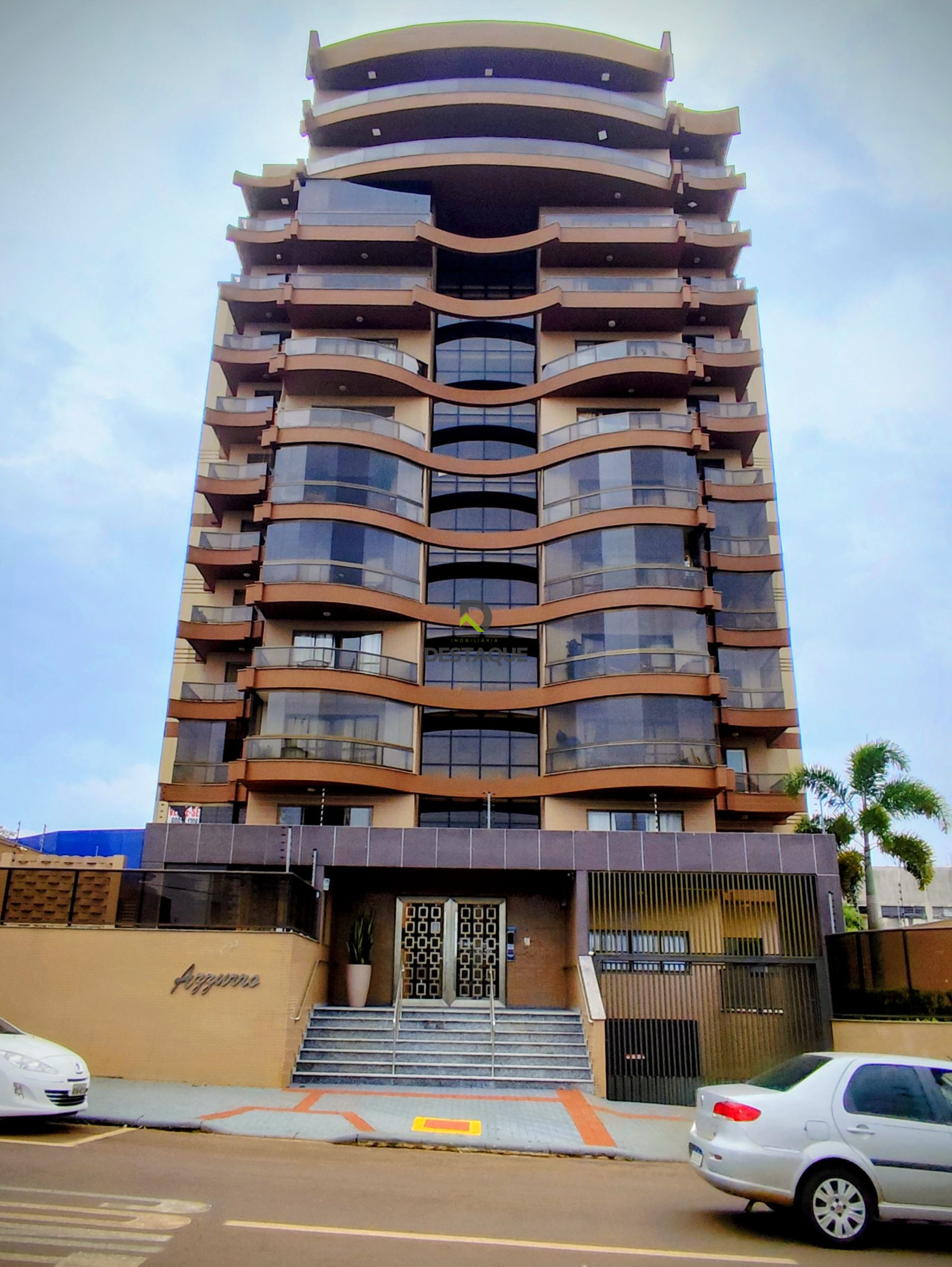 Apartamento com 1 suite e 2 quartos. Ed Azzurro- Centro