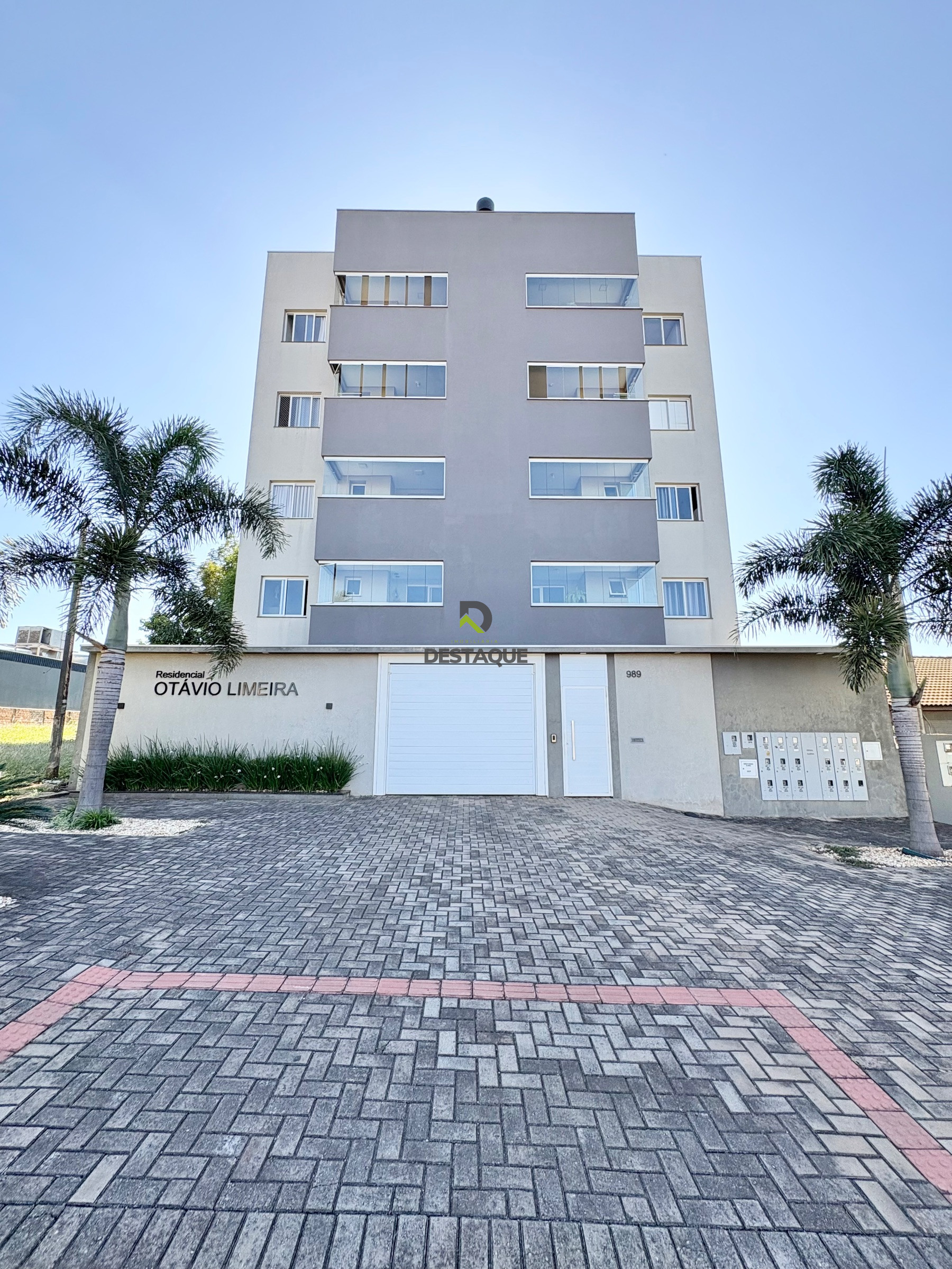 APARTAMENTO SEMI-MOBILIADO NO BAIRRO TROPICAL