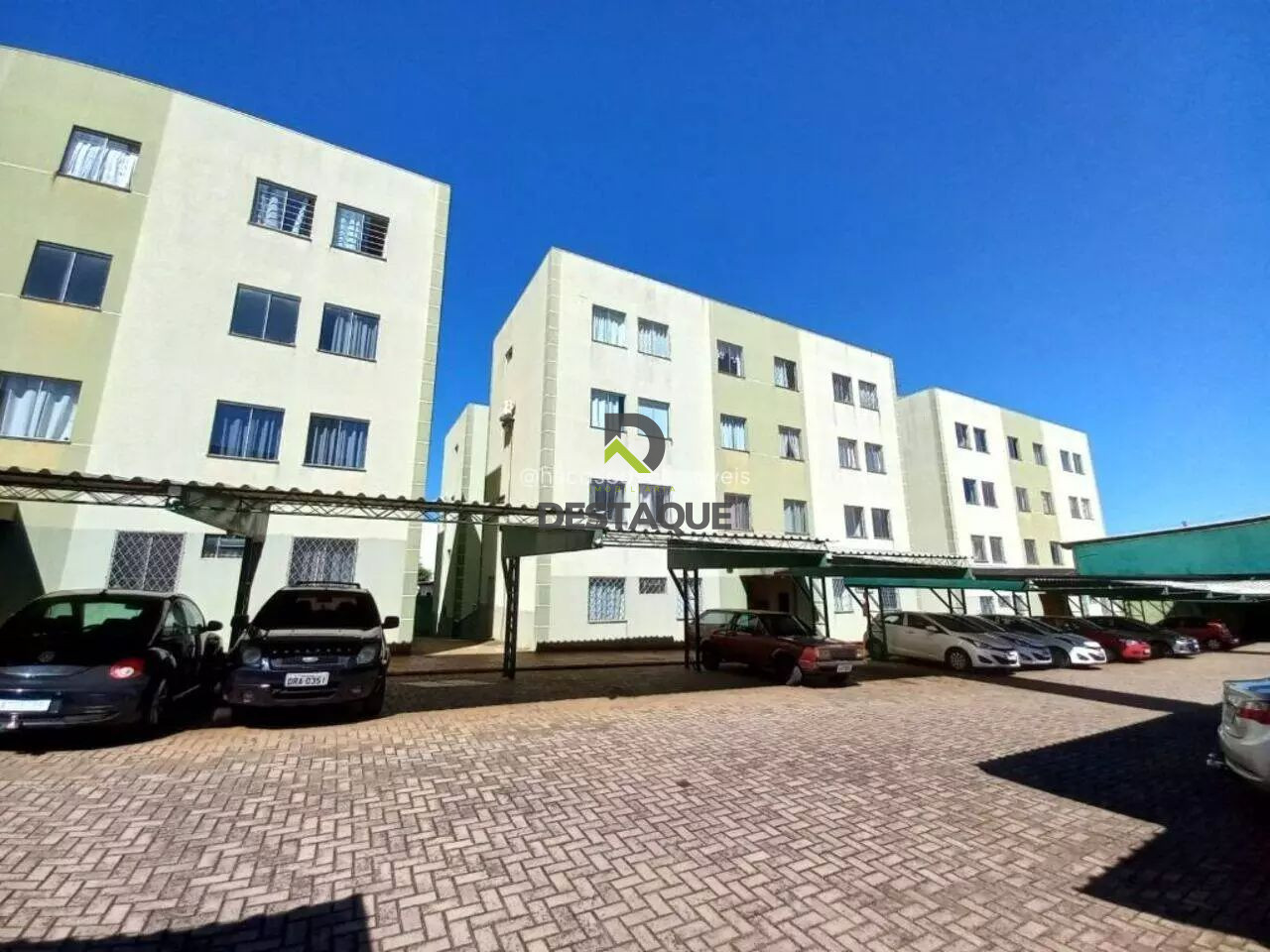 Apartamento  com 2 quartos- Residencial Pinheiros -Bairro Country
