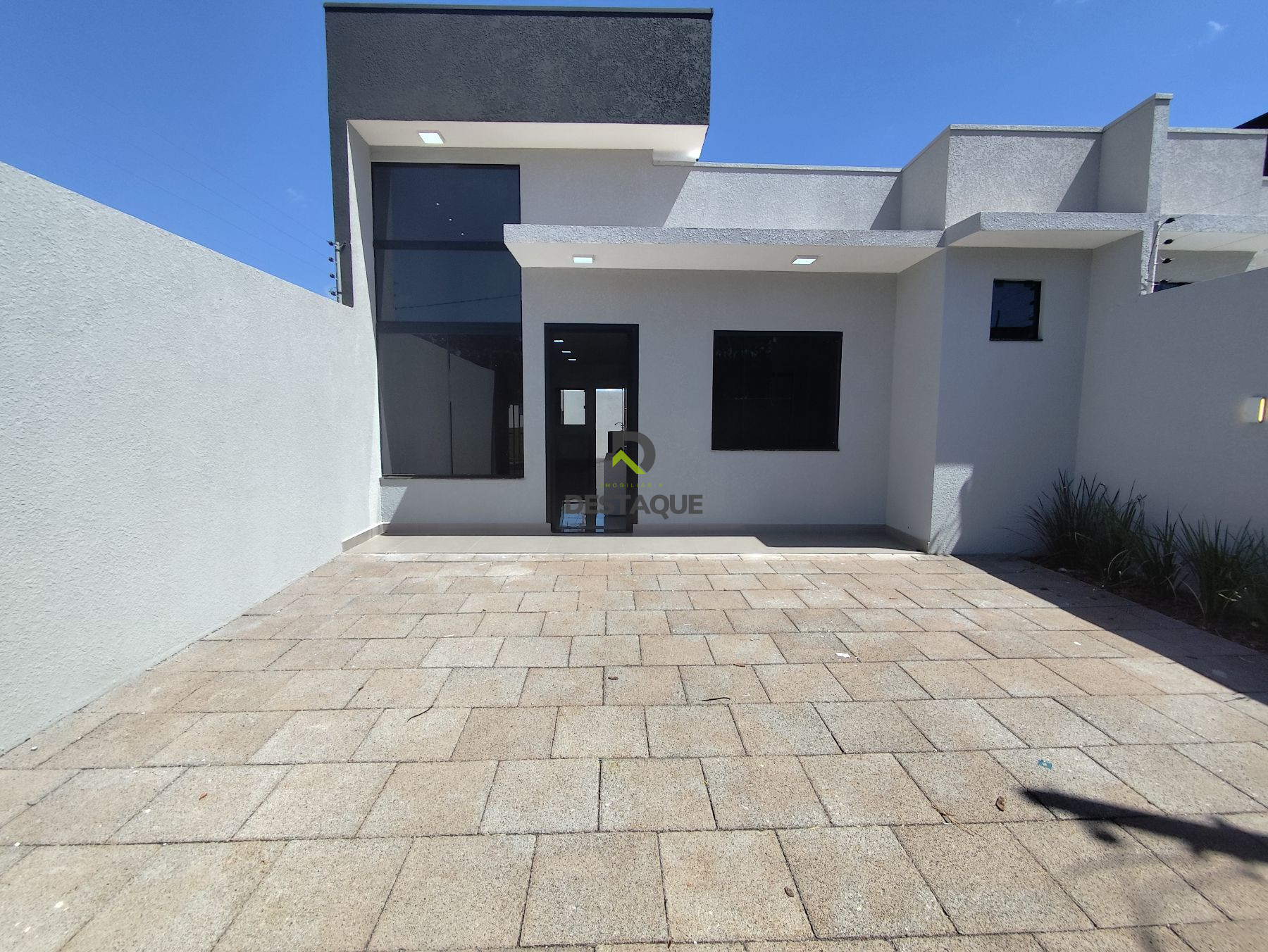 Casa com 3 dormitorios- Loteamento Tropical IV- Bairro Tropical