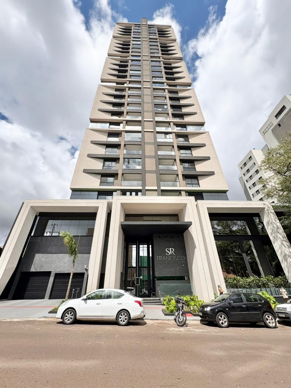 APARTAMENTO ALTO PADRAO SEMI MOBILIADO