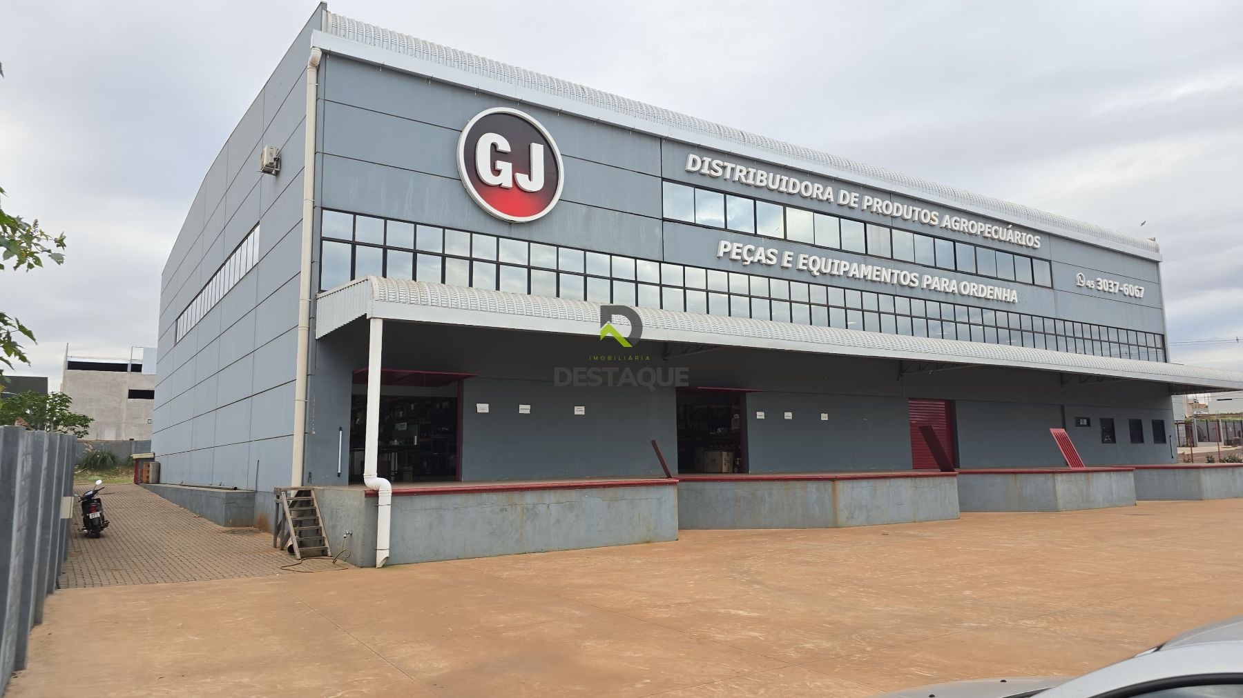 Barrac�o Industrial Comercial para Alugar Frente Br467