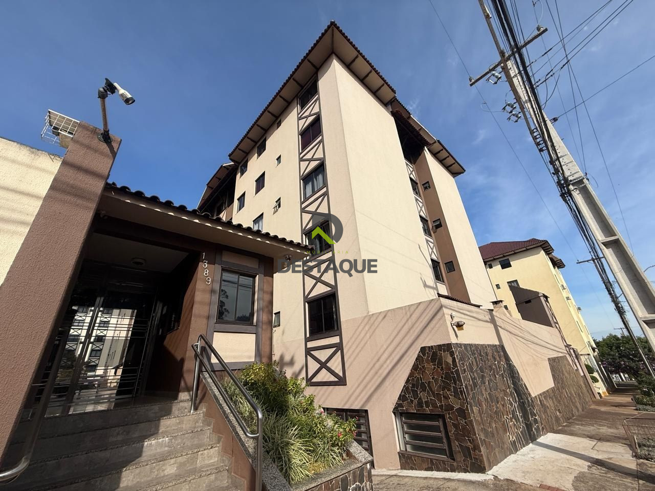 Apartamento com 3 dormitorios- Bairro Neva