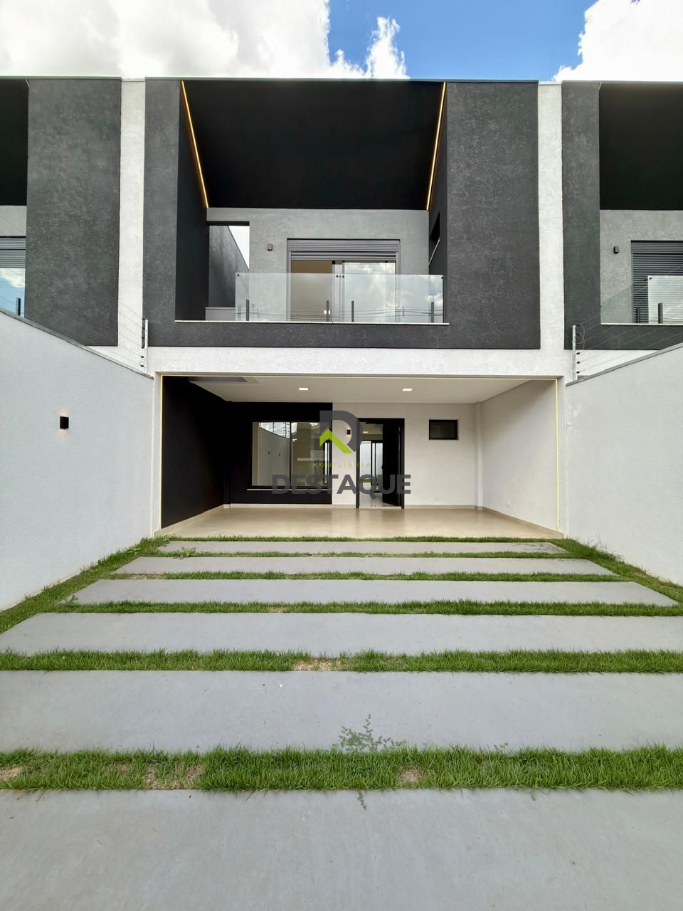 Sobrado  novo com 3 su�te � venda, 160 m� Bairro Country