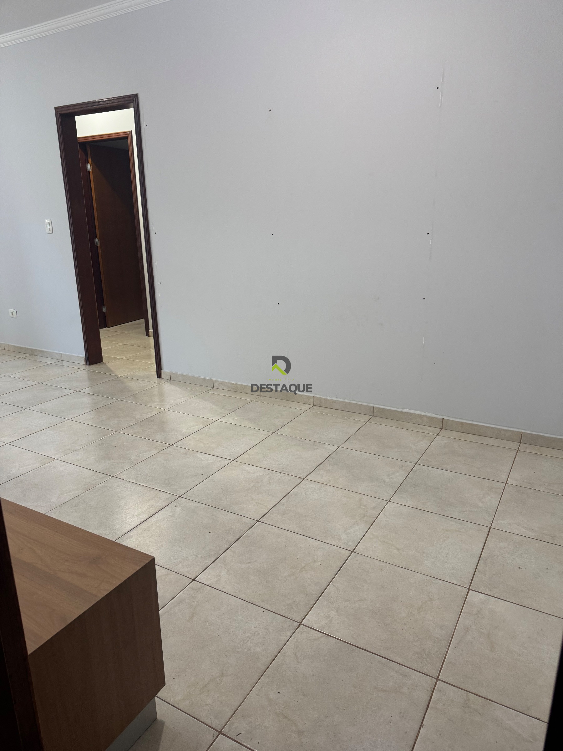 APARTAMENTO PRA LOCA�AO COM UMA SUITE E DOIS QUARTOS 