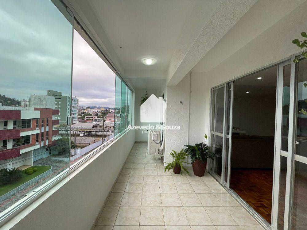 APARTAMENTO AMPLO E SEMI MOBILIADO NO CENTRO DISPONIVEL PARA LOCAO