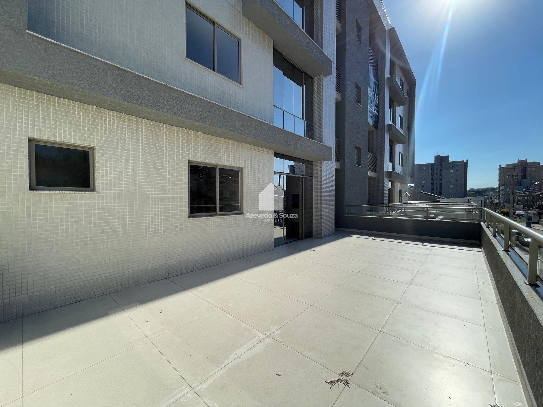 APARTAMENTO COM GRANDE VARANDA NO EDIFCIO VNETO