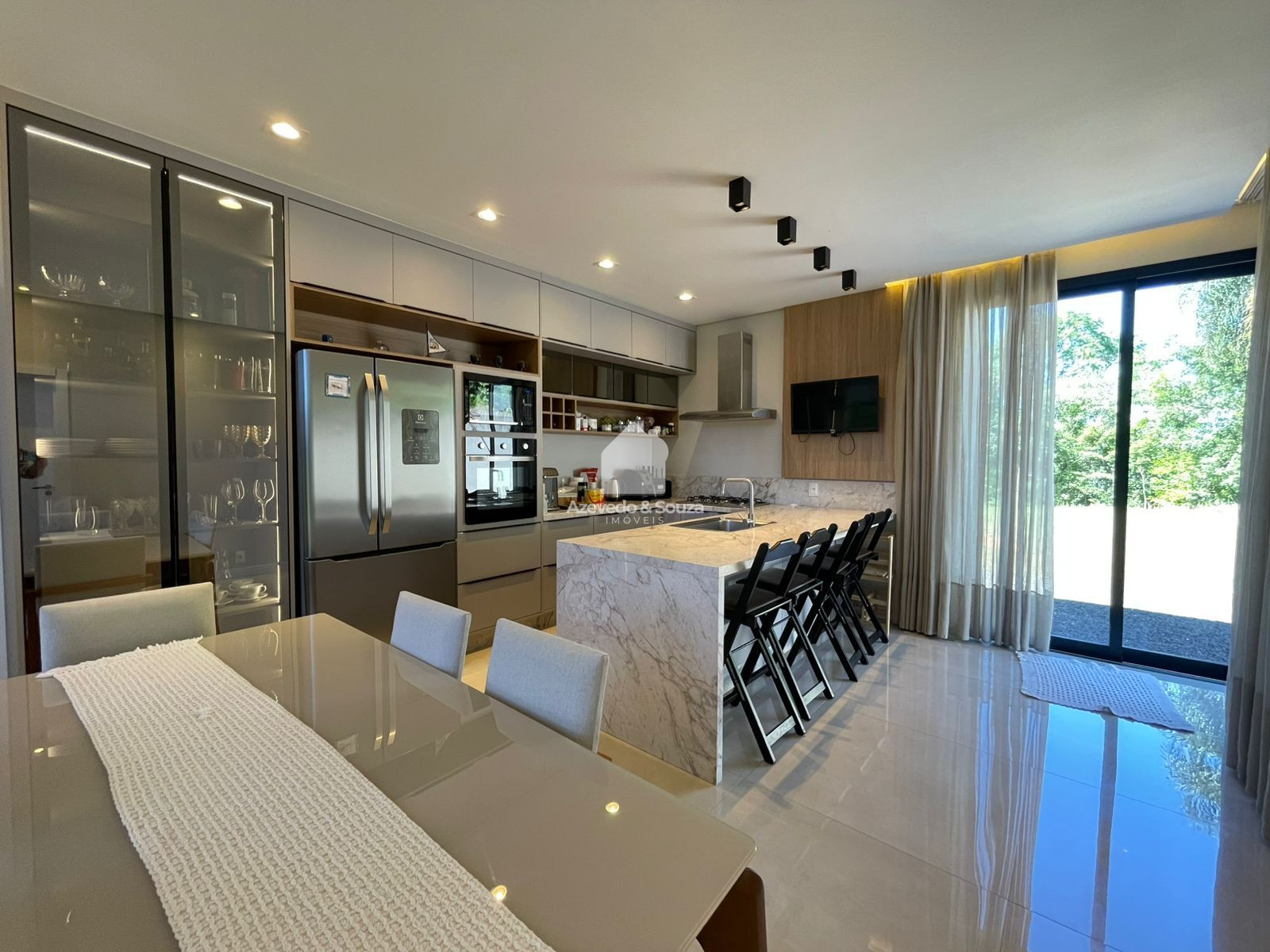 Azevedo & Souza de Imveis em Francisco Beltro/PR