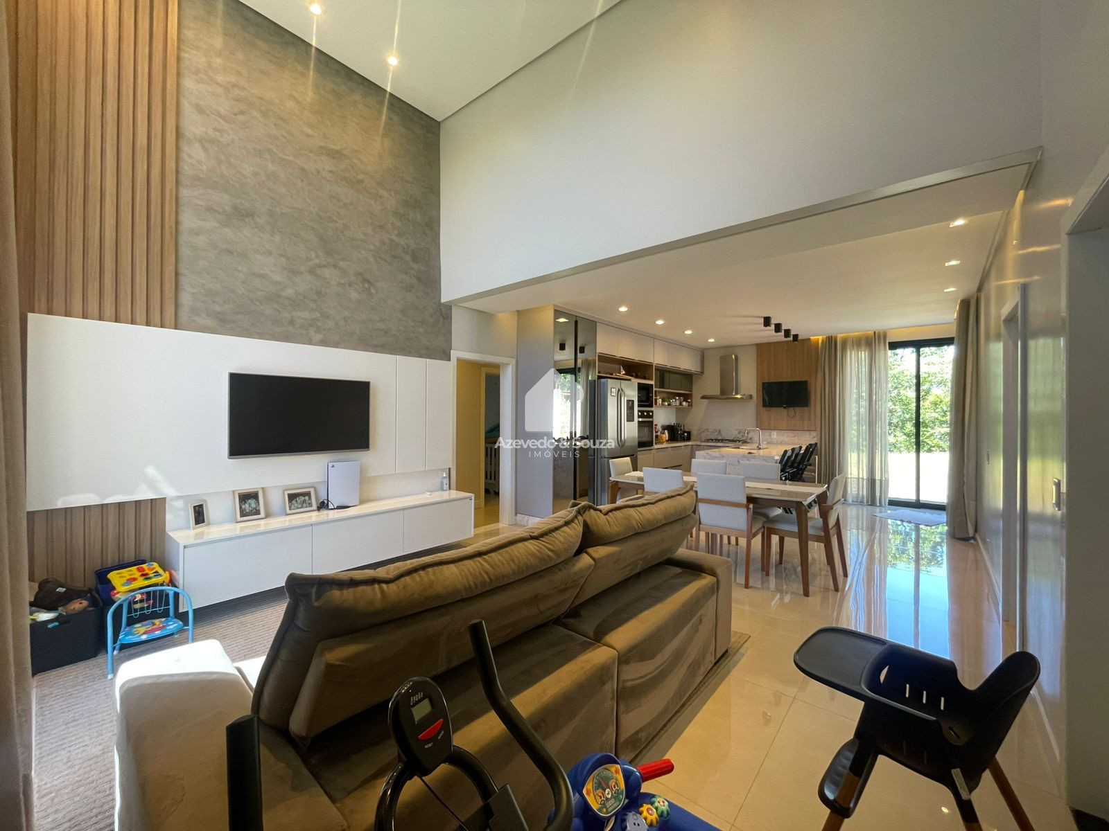 Azevedo & Souza de Imveis em Francisco Beltro/PR