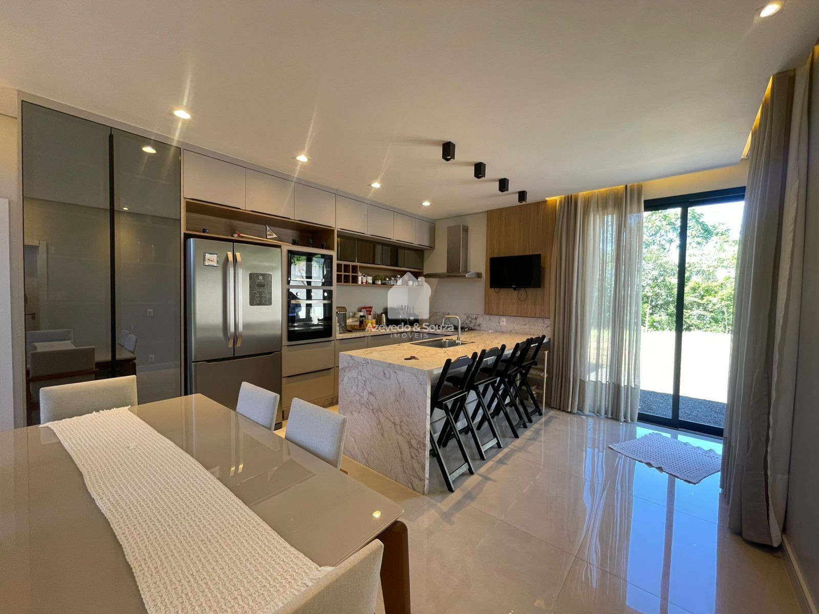 Azevedo & Souza de Imveis em Francisco Beltro/PR