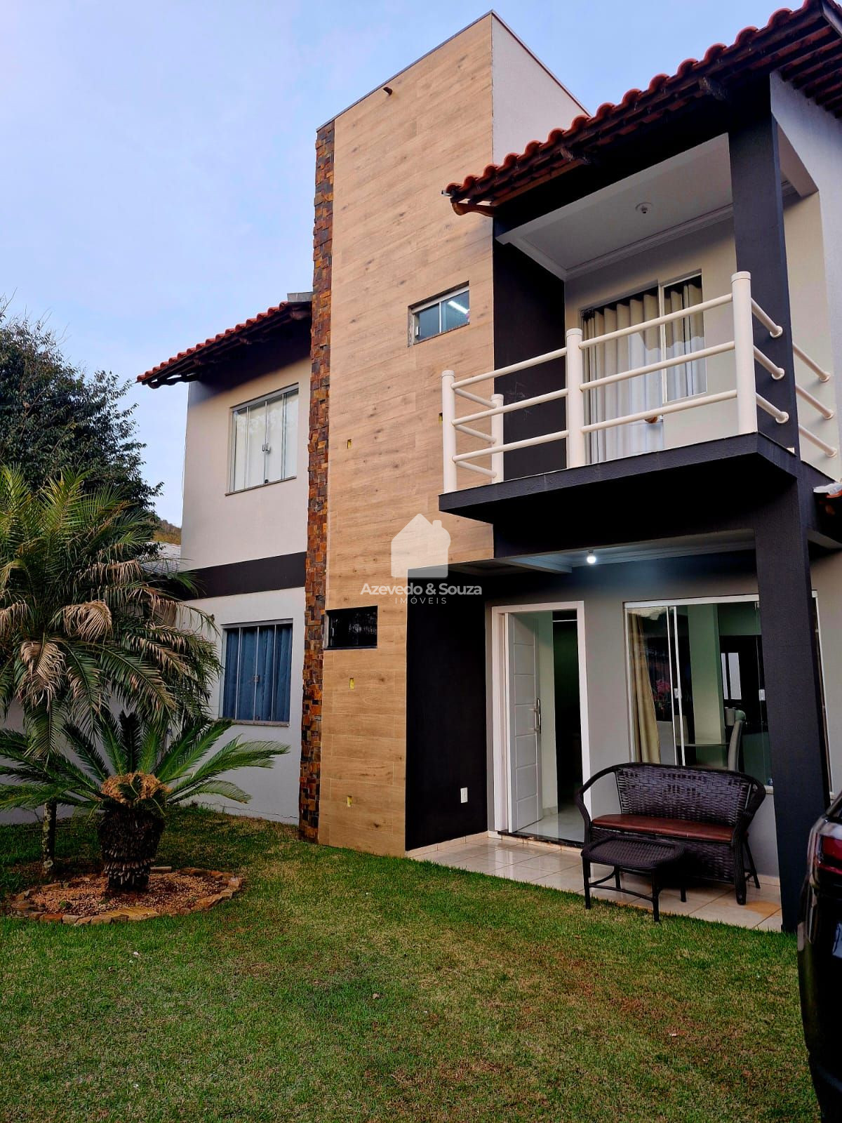 SOBRADO COM PISCINA DISPONIVEL PARA VENDA EM TIMA LOCALIZAO!