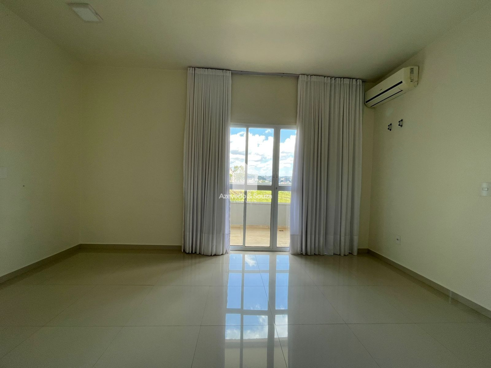 Azevedo & Souza de Im�veis em Francisco Beltr�o/PR