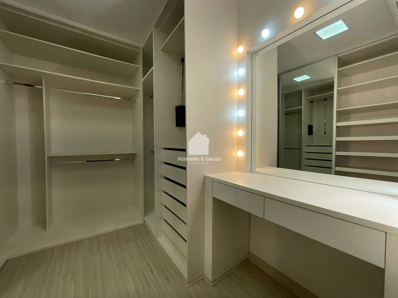 Azevedo & Souza de Im�veis em Francisco Beltr�o/PR