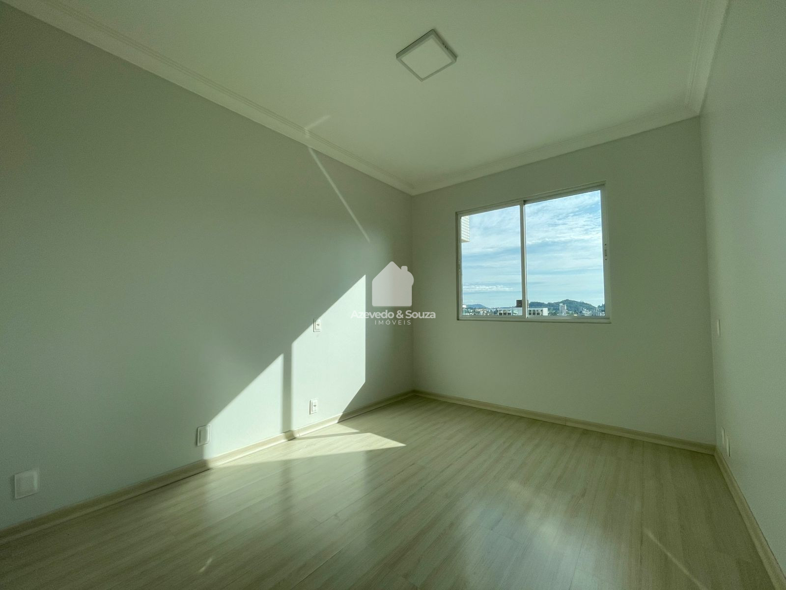 Azevedo & Souza de Im�veis em Francisco Beltr�o/PR