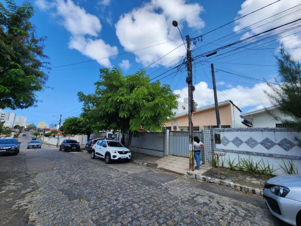 Casa com 03 dormitórios à venda, 325m² por R$ 650.000 - Expedi...