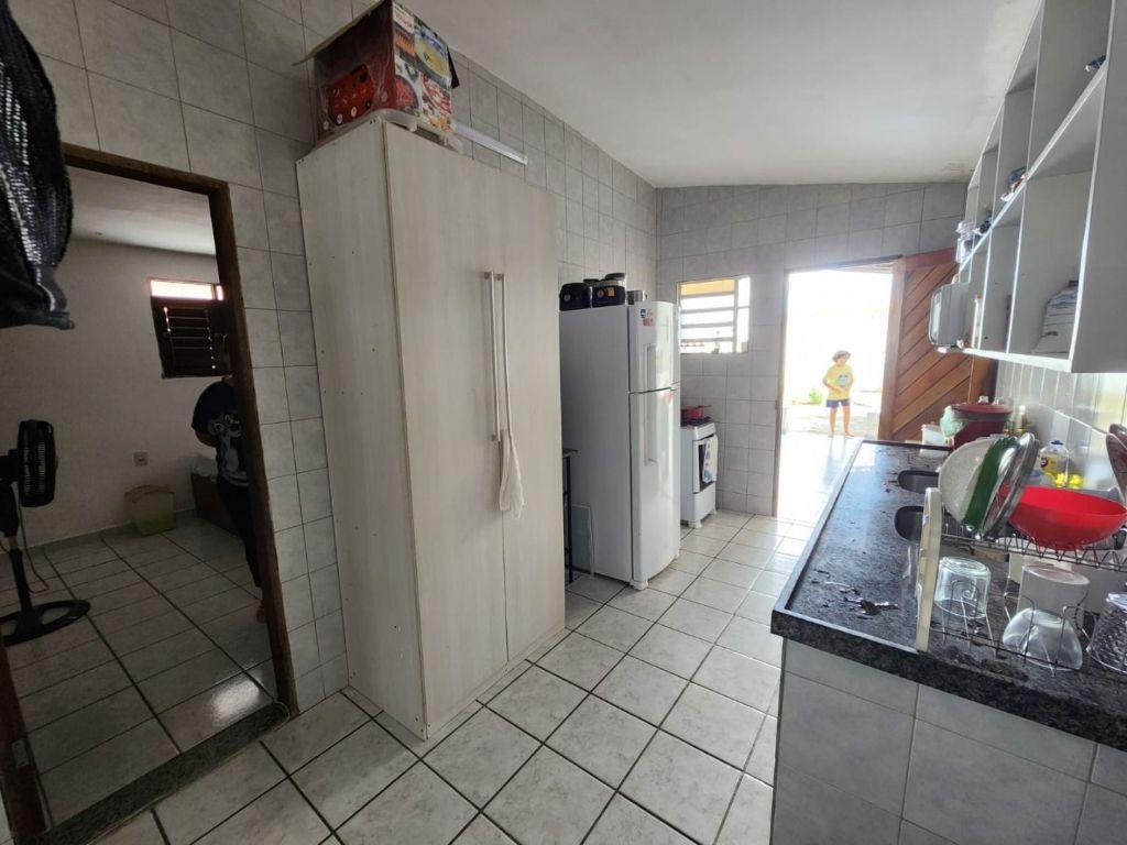Casa com 03 dormitórios à venda, 325m² por R$ 650.000 - Expedi...