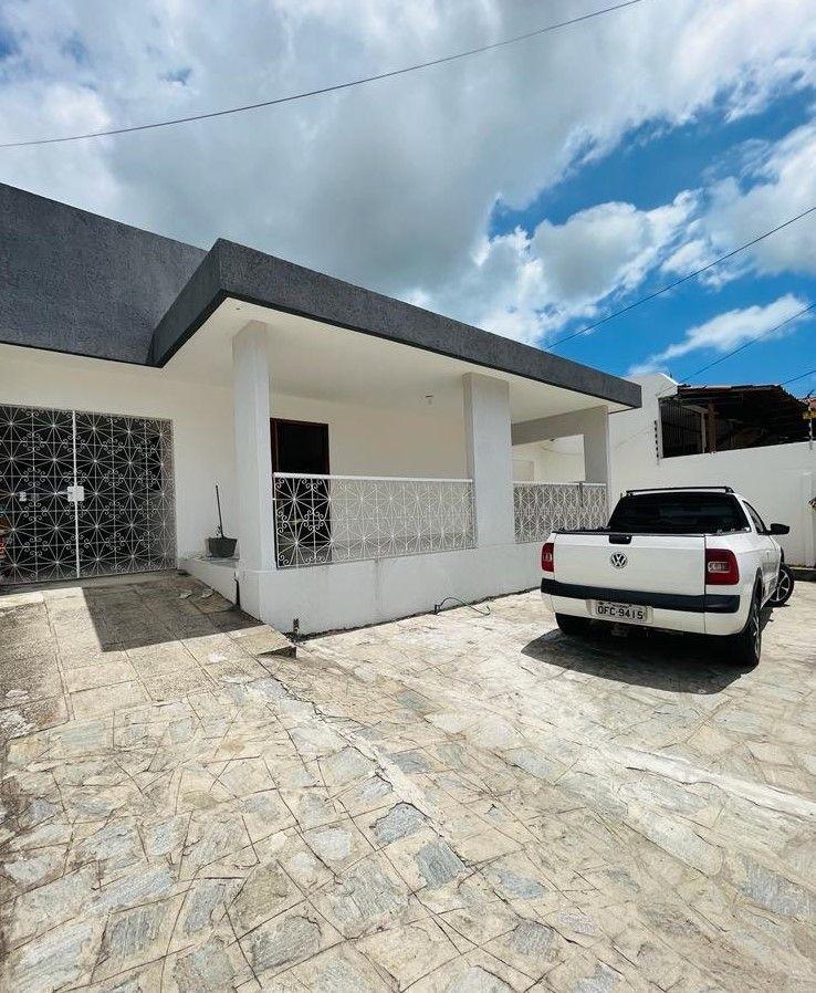 Casa com 04 dormitórios à venda, 250m² por R$ 950.000 - Altipl...