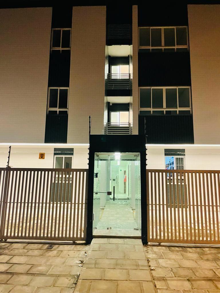 Apartamento com 02 dormitórios à venda por R$ 260.000 - Castel...